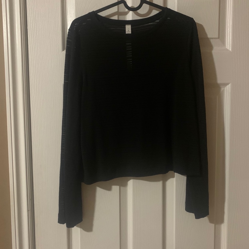 NWOT Lululemon Clear & Present Top